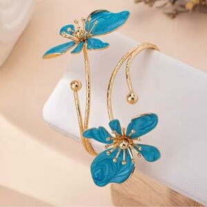 Elegant Gold and Blue Floral Bracelet